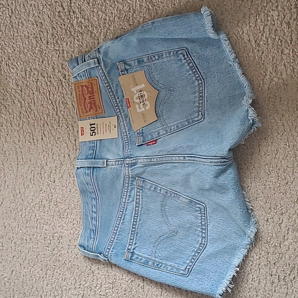 ***SOLD NWT - Levi's, 501 High Rise Button Fly Shorts 28